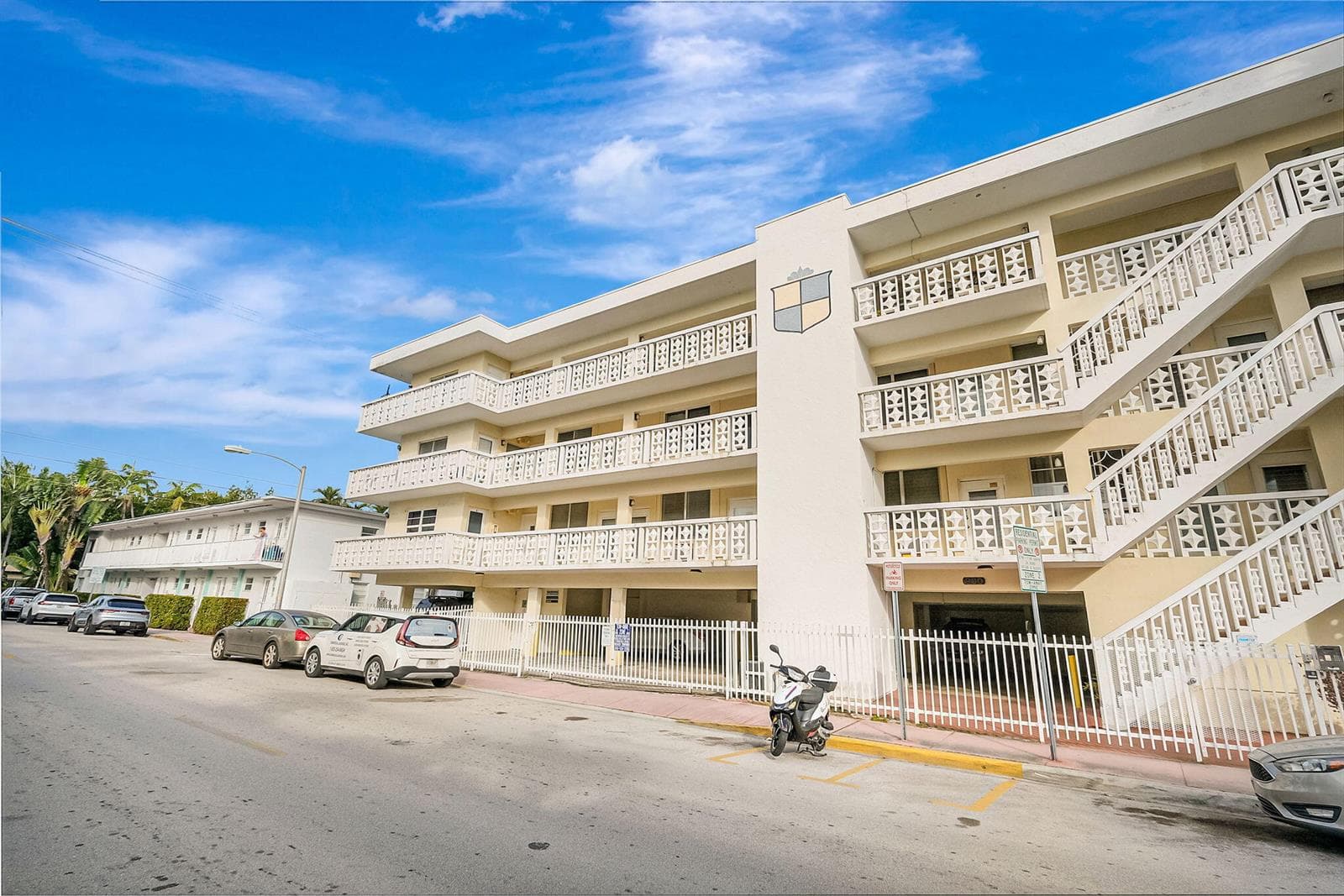 R11161025 — Miami Beach — 23
