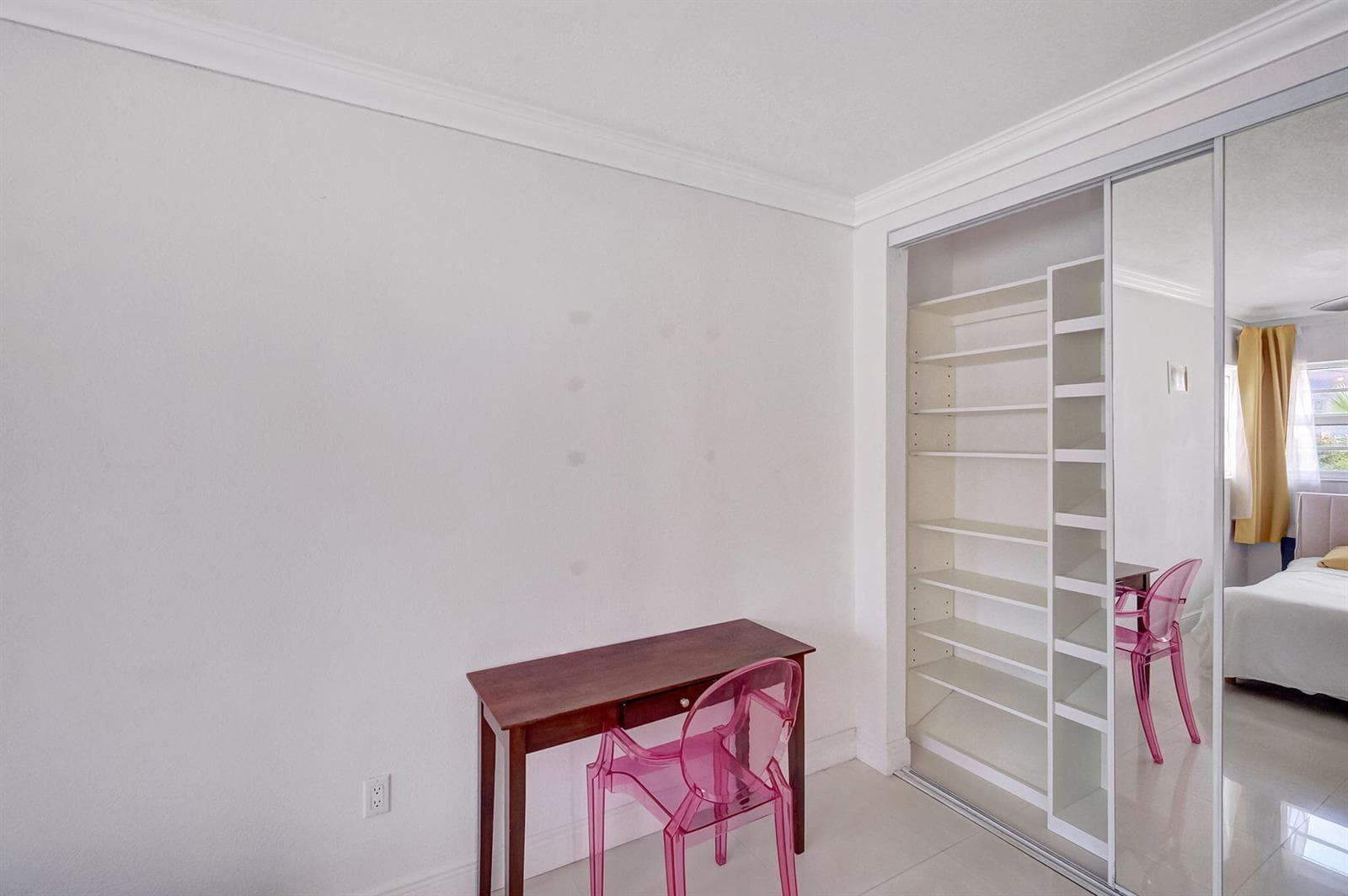 R11161025 — Miami Beach — 13