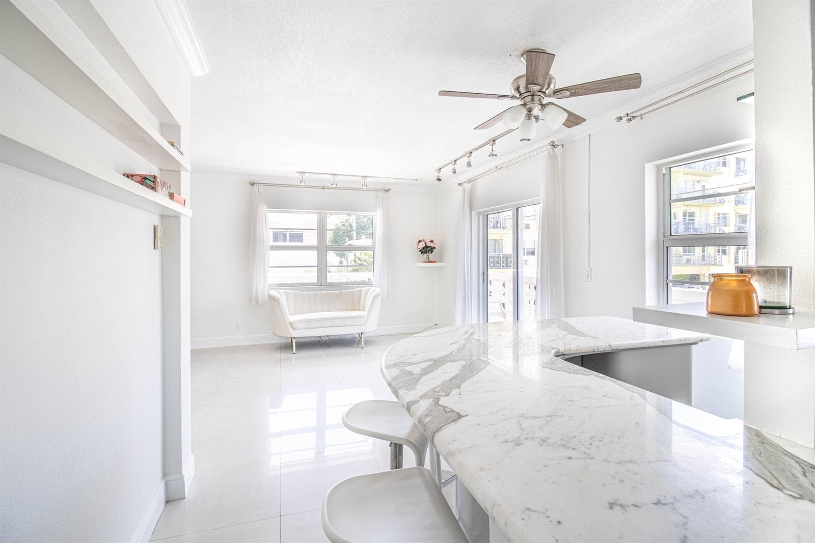 R11161025 — Miami Beach — 5