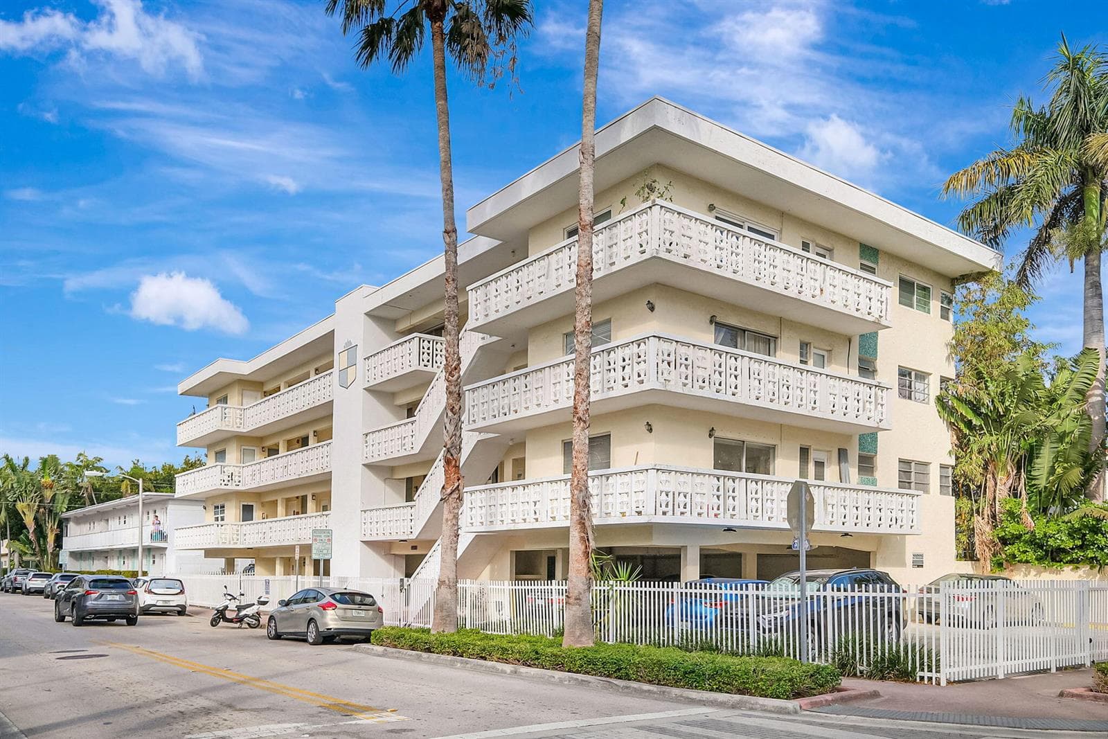 R11161025 — Miami Beach — 24