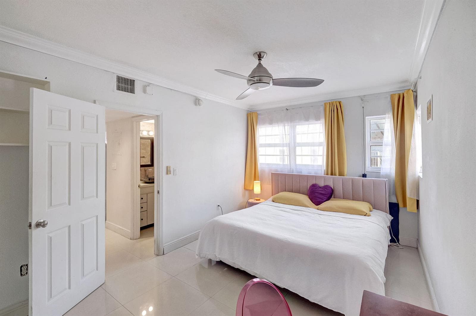 R11161025 — Miami Beach — 10
