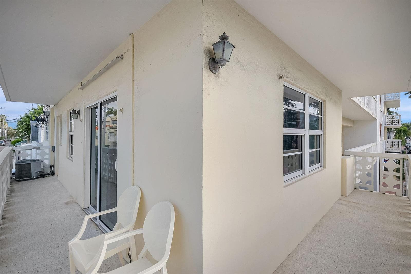 R11161025 — Miami Beach — 18