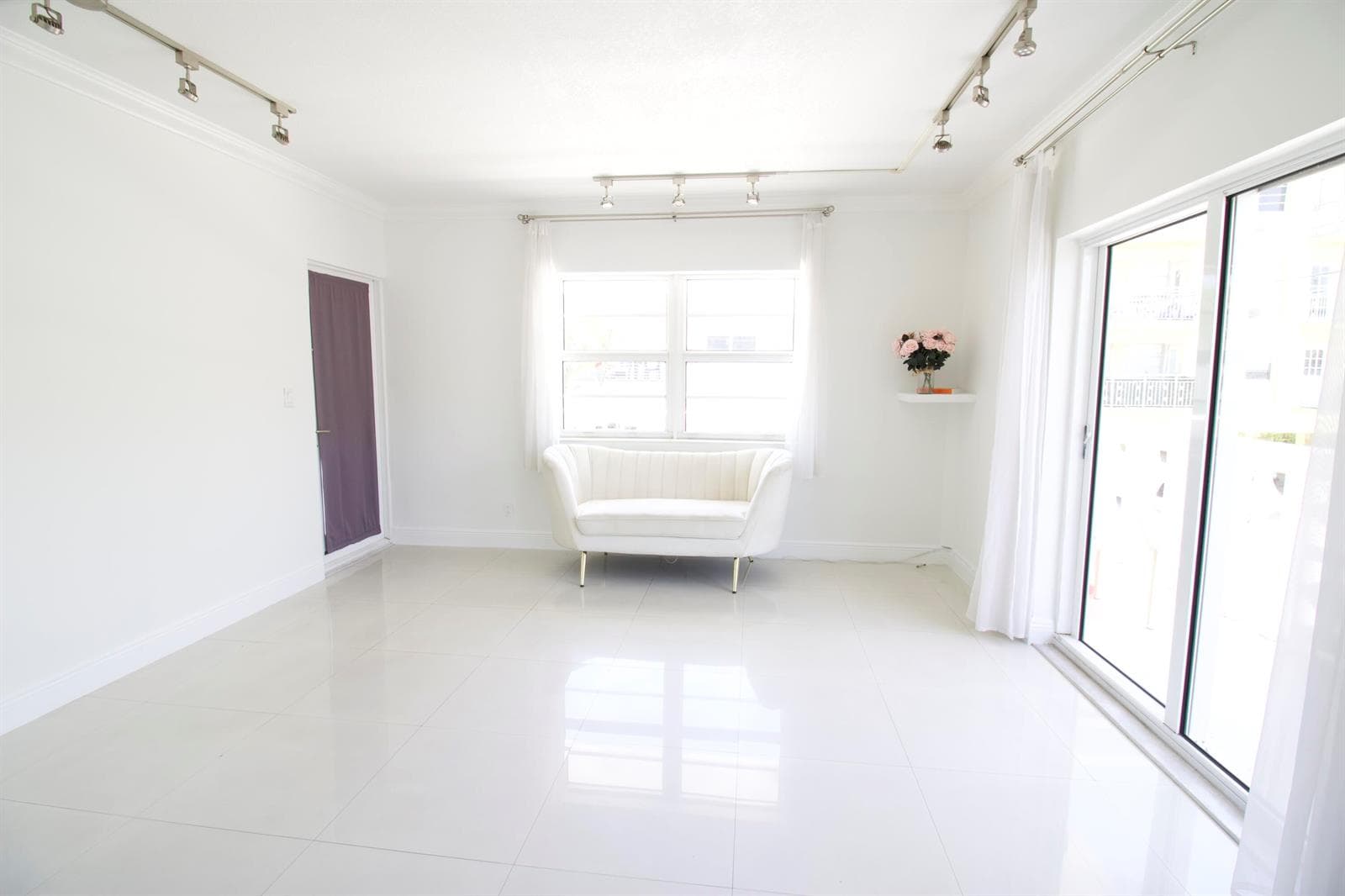 R11161025 — Miami Beach — 4