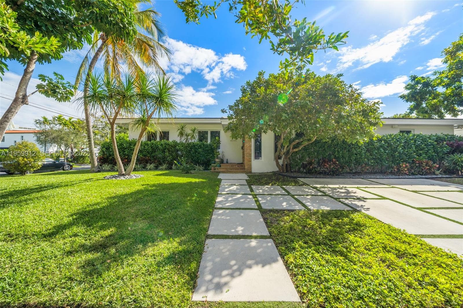 A11959912 — Miami Beach — 25