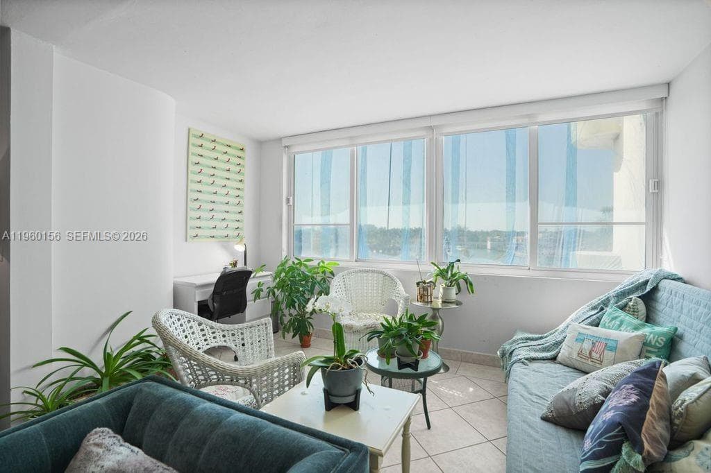 A11960156 — Miami Beach — 23