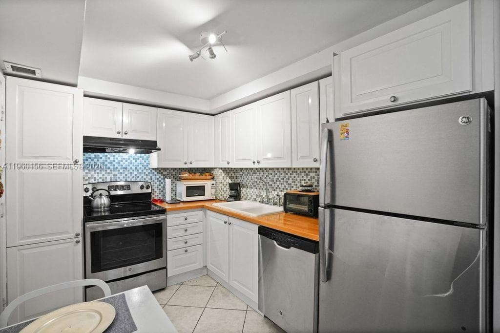 A11960156 — Miami Beach — 16