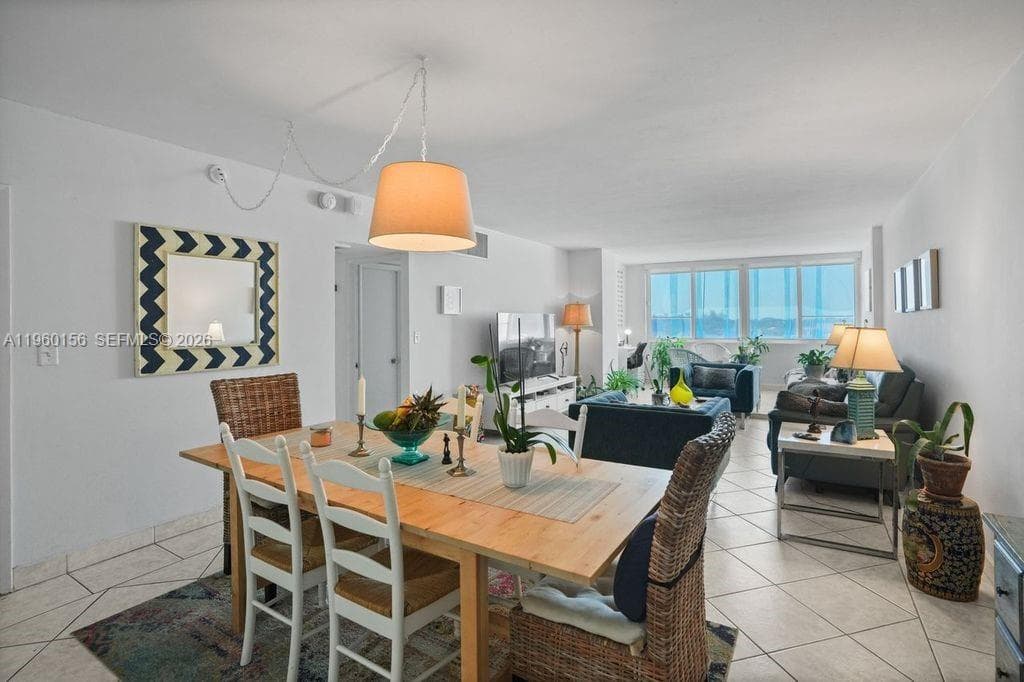 A11960156 — Miami Beach — 12