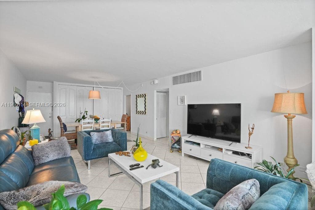 A11960156 — Miami Beach — 22