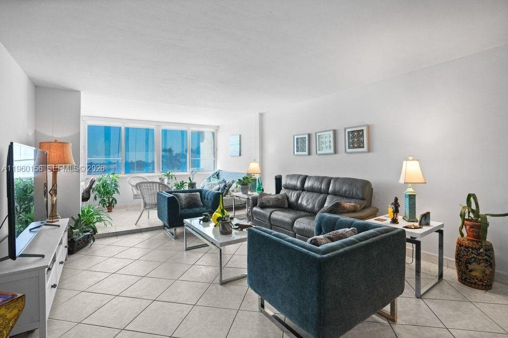 A11960156 — Miami Beach — 20
