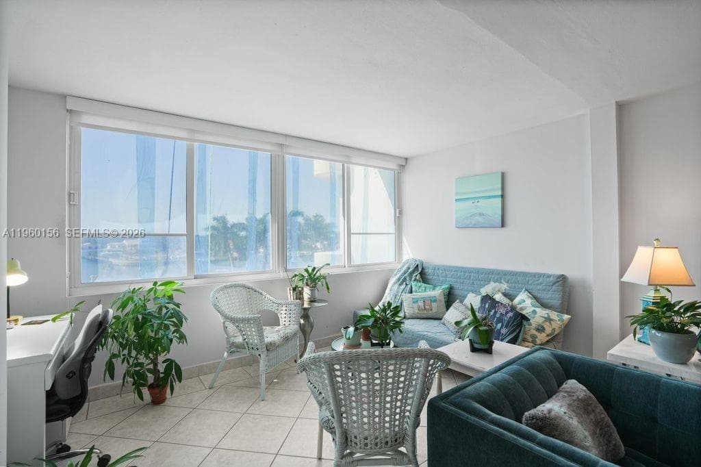 A11960156 — Miami Beach — 24