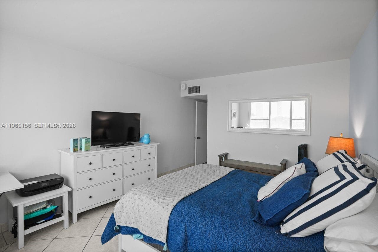 A11960156 — Miami Beach — 31