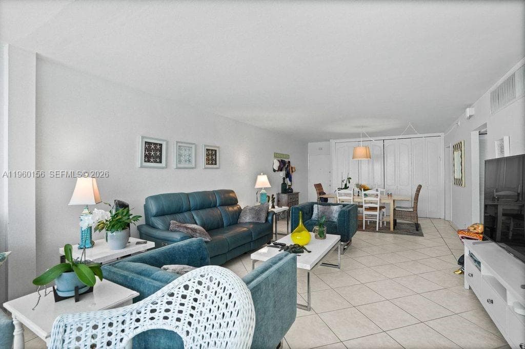 A11960156 — Miami Beach — 21