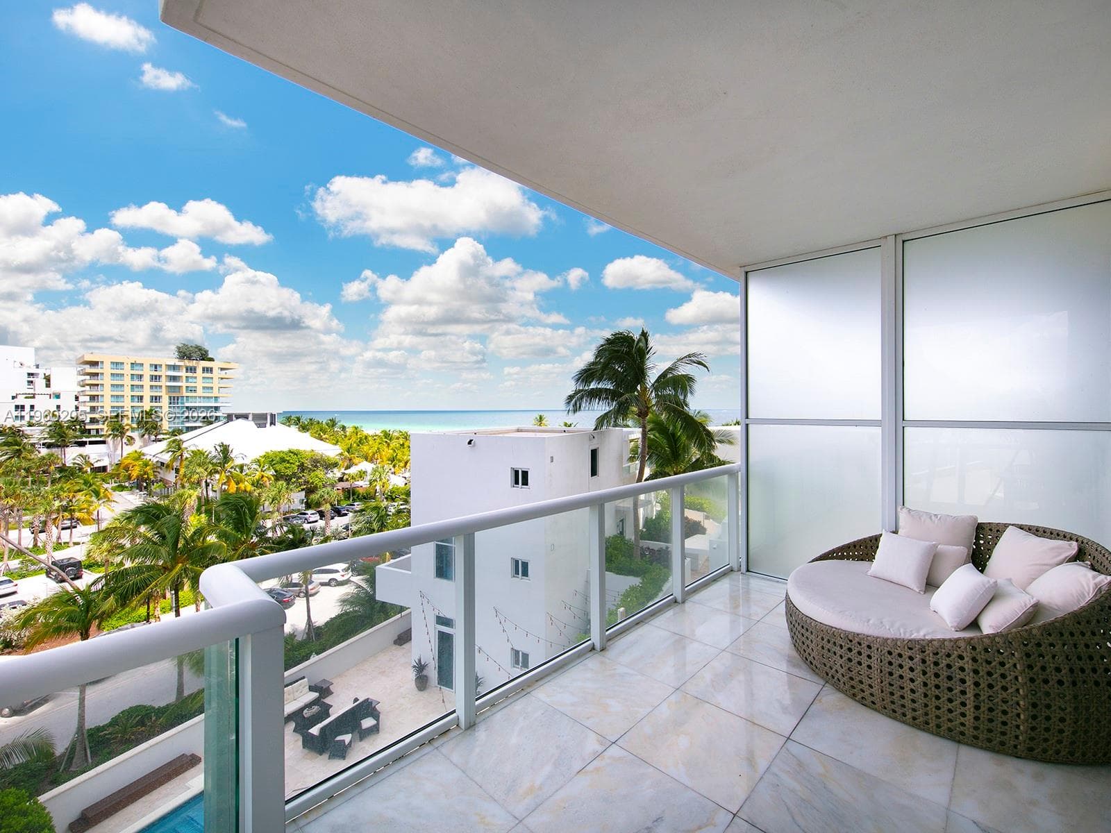 A11960205 — Miami Beach — 10