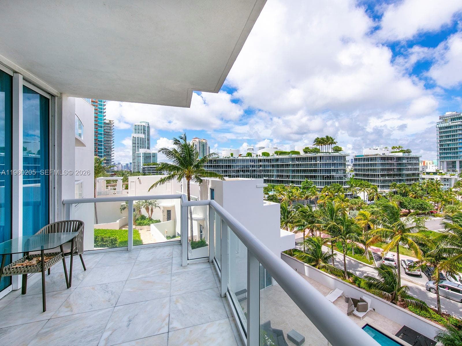 A11960205 — Miami Beach — 11