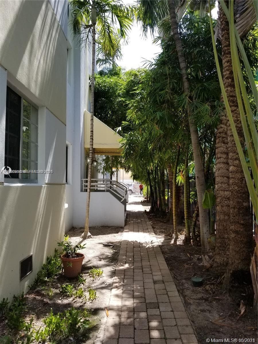 A11960318 — Miami Beach — 4