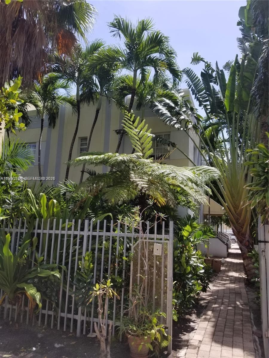 A11960338 — Miami Beach — 6