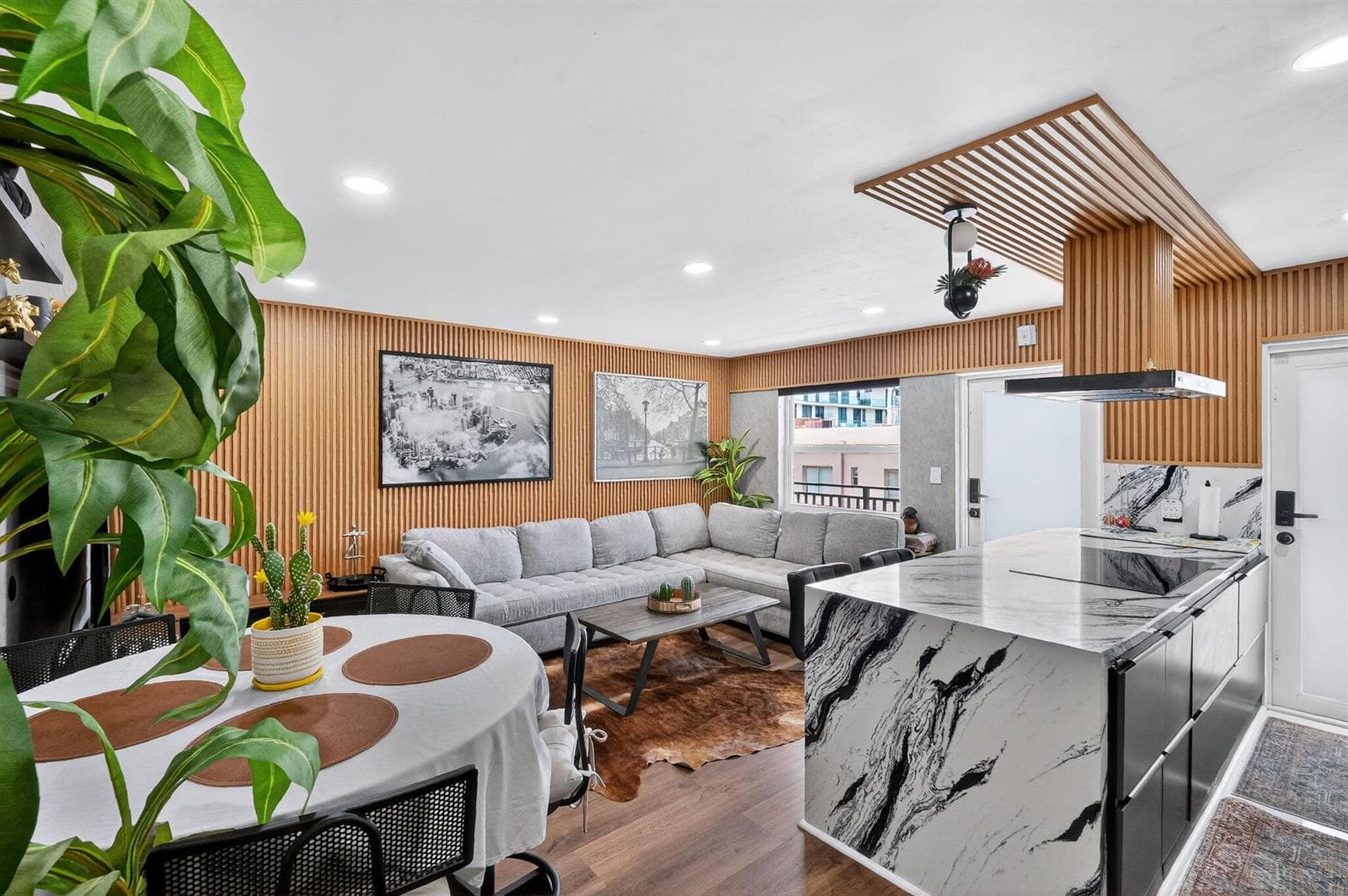 R11161219 — Miami Beach — 2