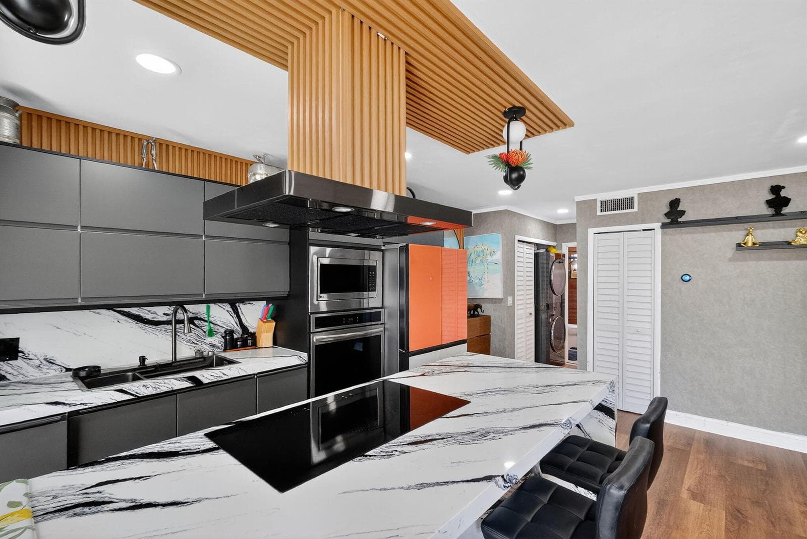 R11161219 — Miami Beach — 13