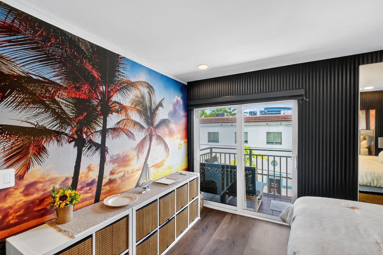 R11161219 — Miami Beach — 16