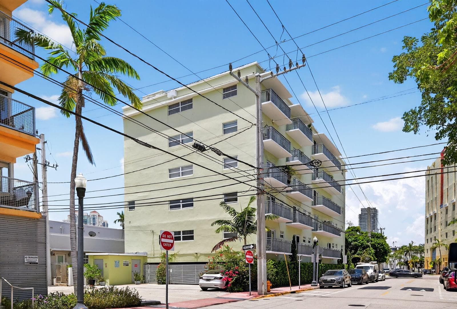 R11161219 — Miami Beach — 26