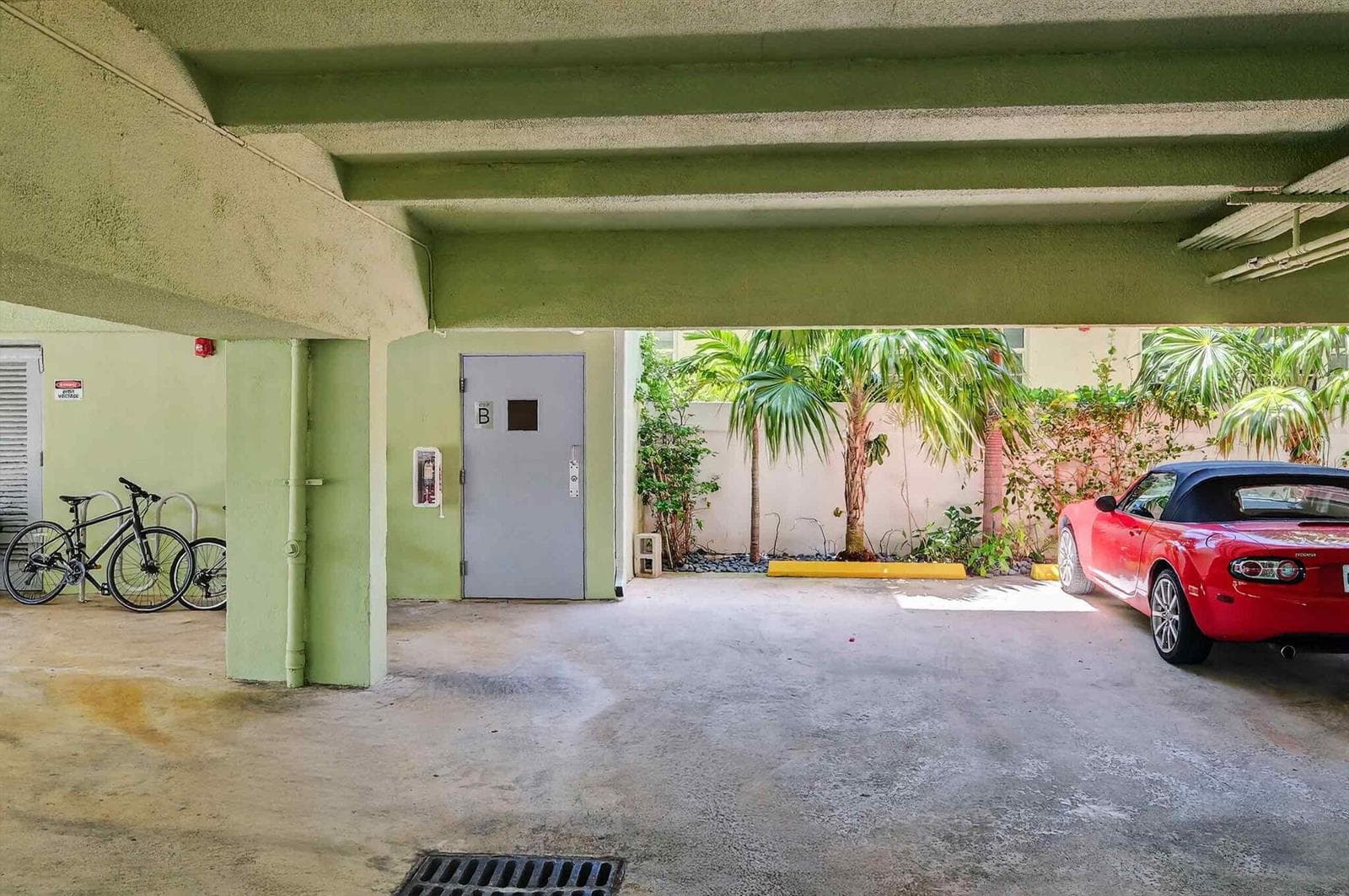R11161219 — Miami Beach — 22