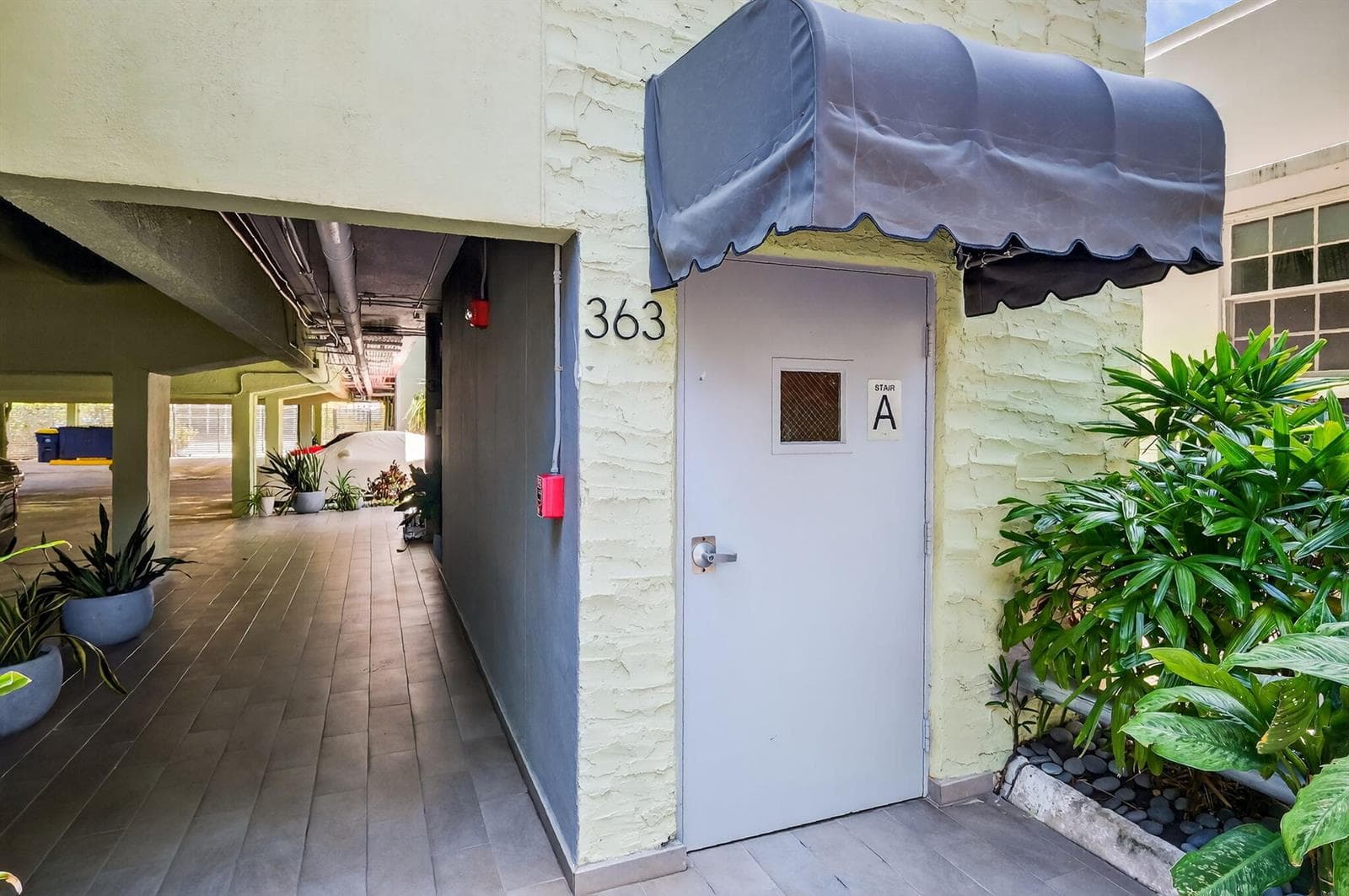 R11161219 — Miami Beach — 24