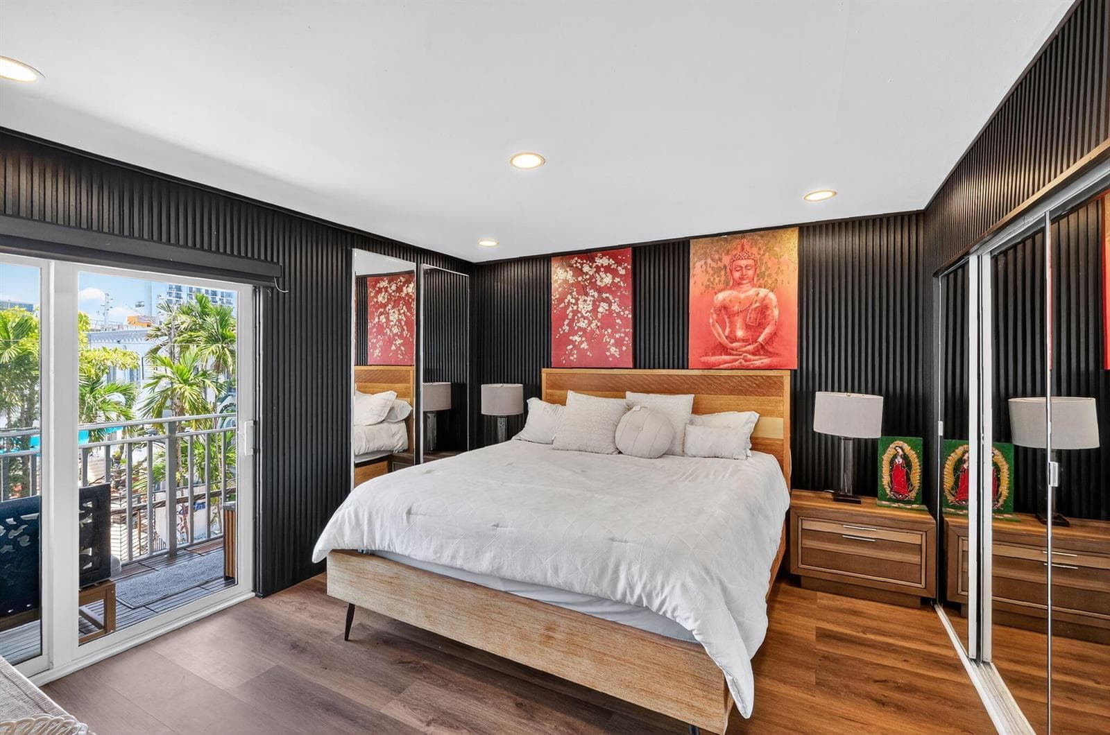 R11161219 — Miami Beach — 14