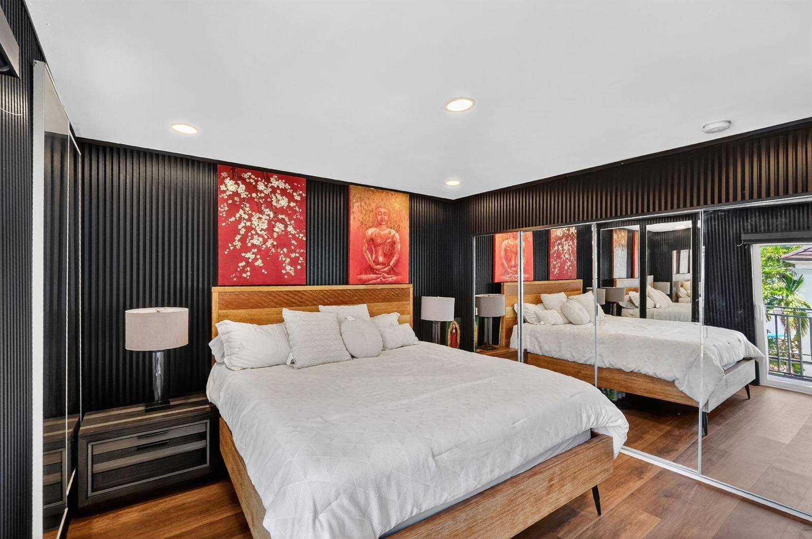 R11161219 — Miami Beach — 15