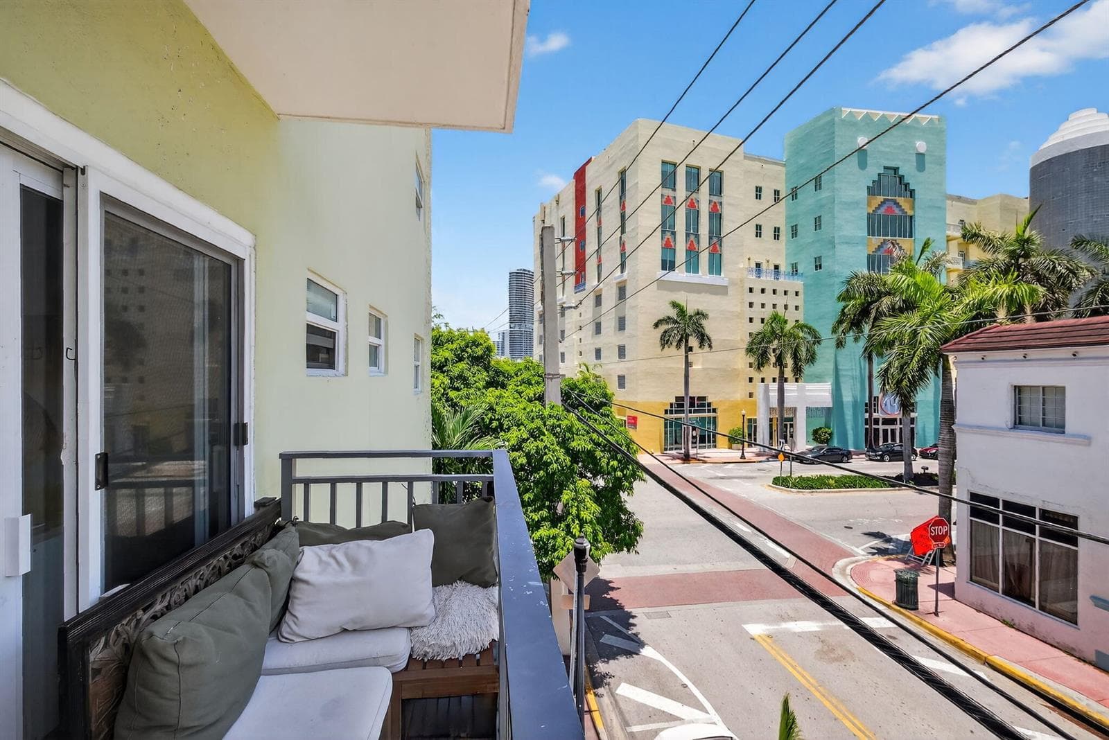 R11161219 — Miami Beach — 19