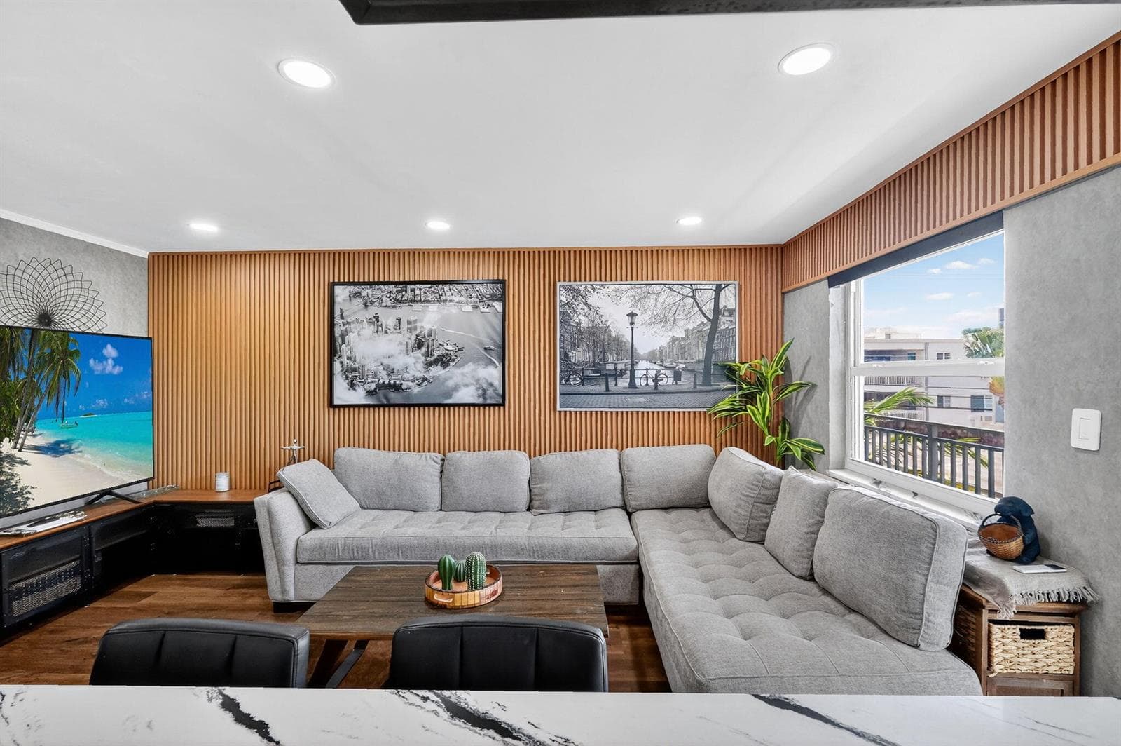 R11161219 — Miami Beach — 8