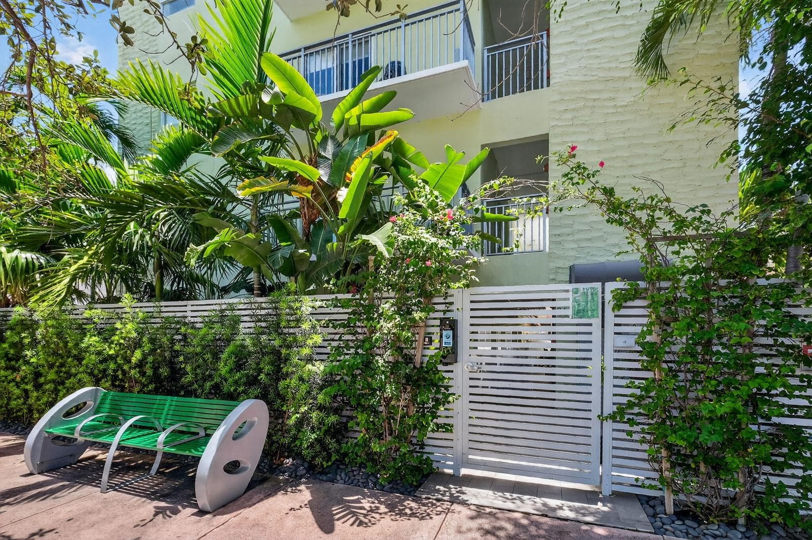 R11161219 — Miami Beach — 25