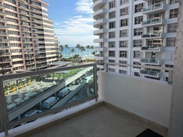 A11960614 — Miami Beach — 2