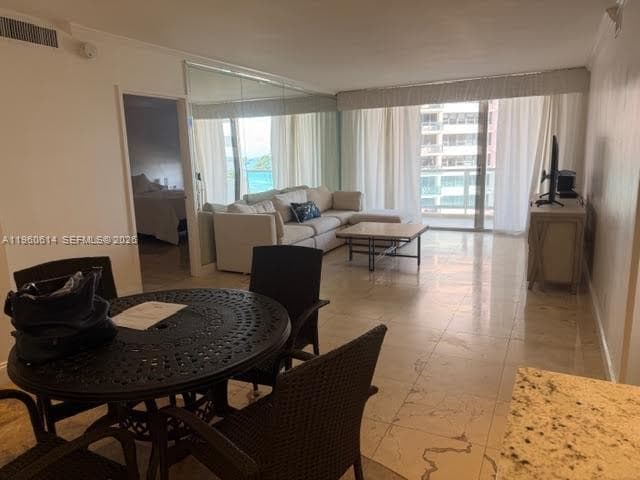 A11960614 — Miami Beach — 6