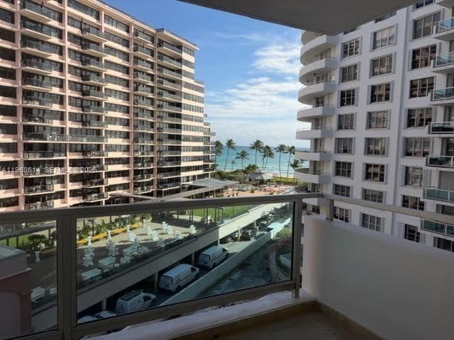 A11960614 — Miami Beach