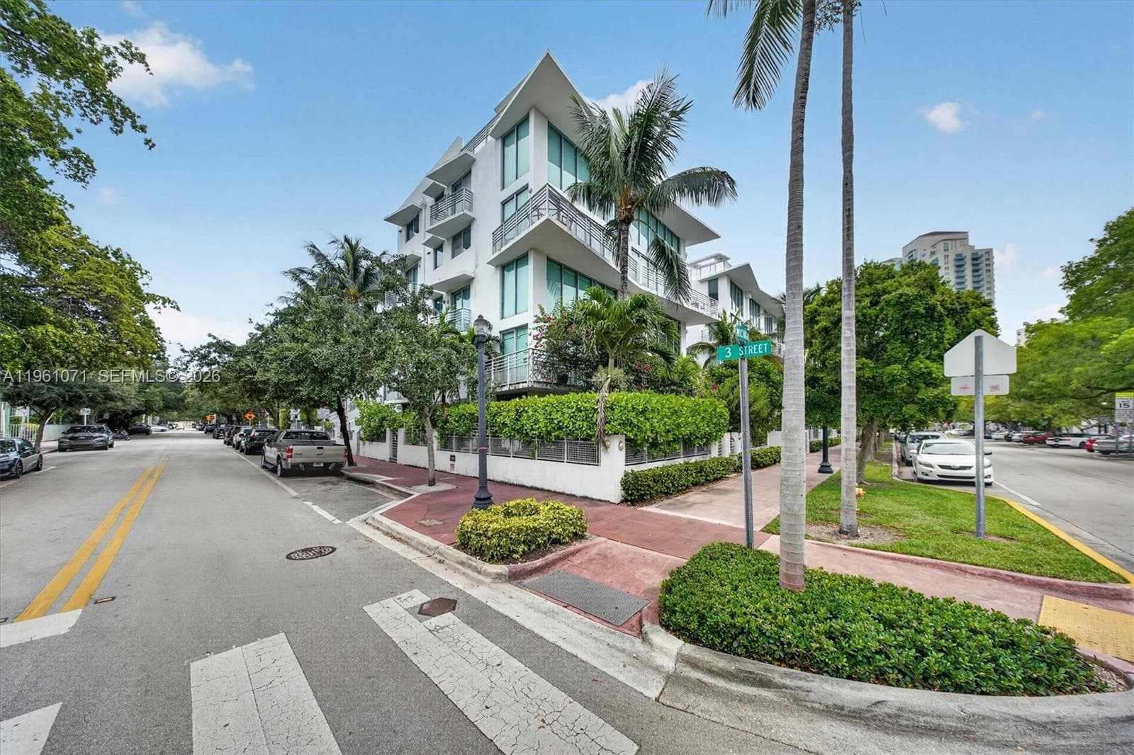 A11961071 — Miami Beach — 72