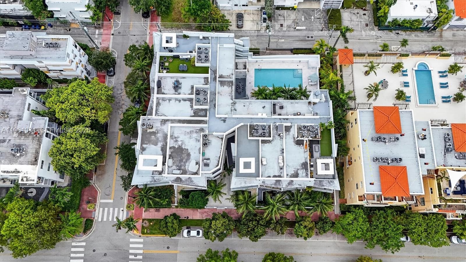 A11961071 — Miami Beach — 75