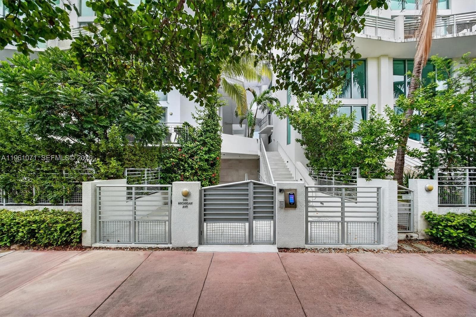 A11961071 — Miami Beach — 52
