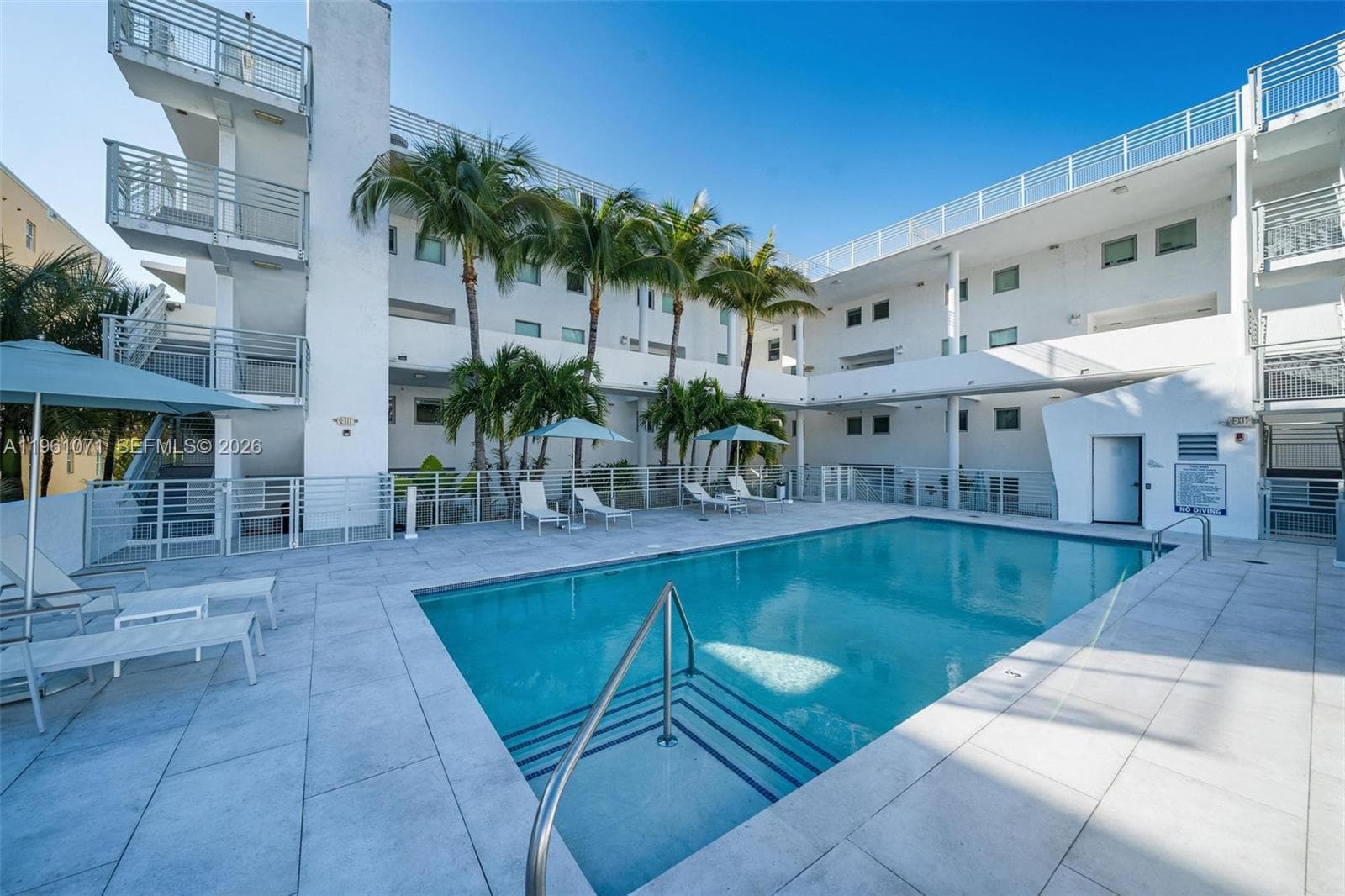 A11961071 — Miami Beach — 47