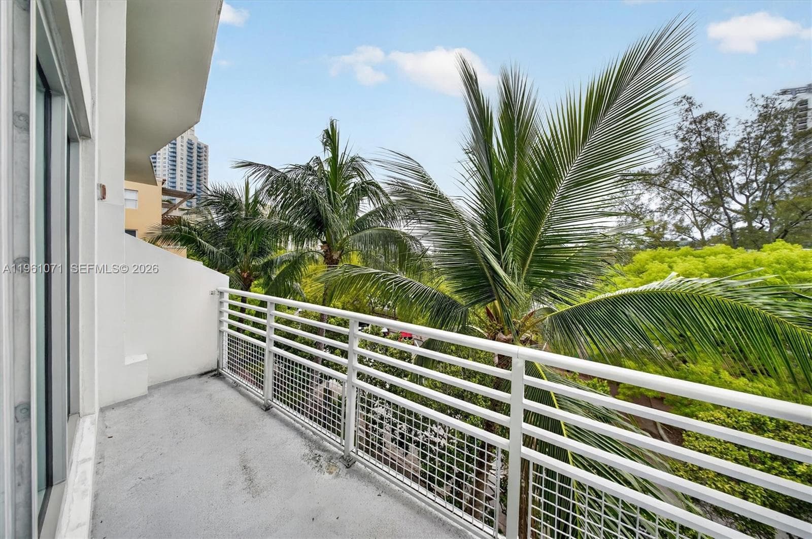 A11961071 — Miami Beach — 43