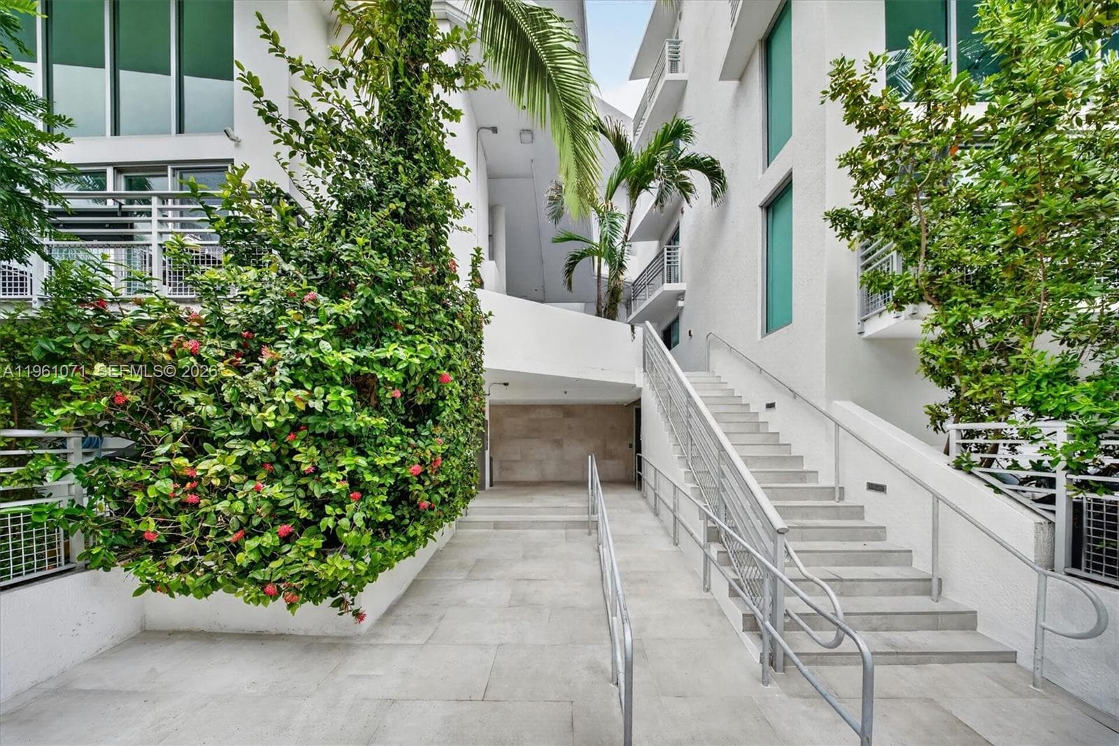 A11961071 — Miami Beach — 53