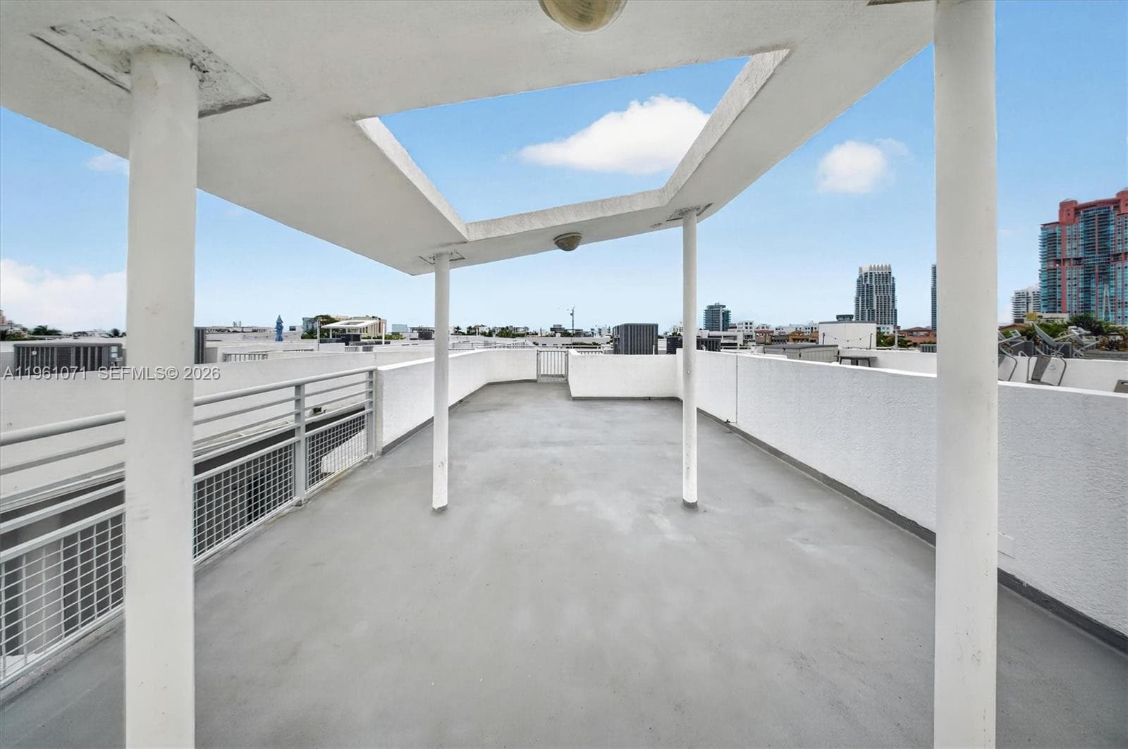A11961071 — Miami Beach — 67