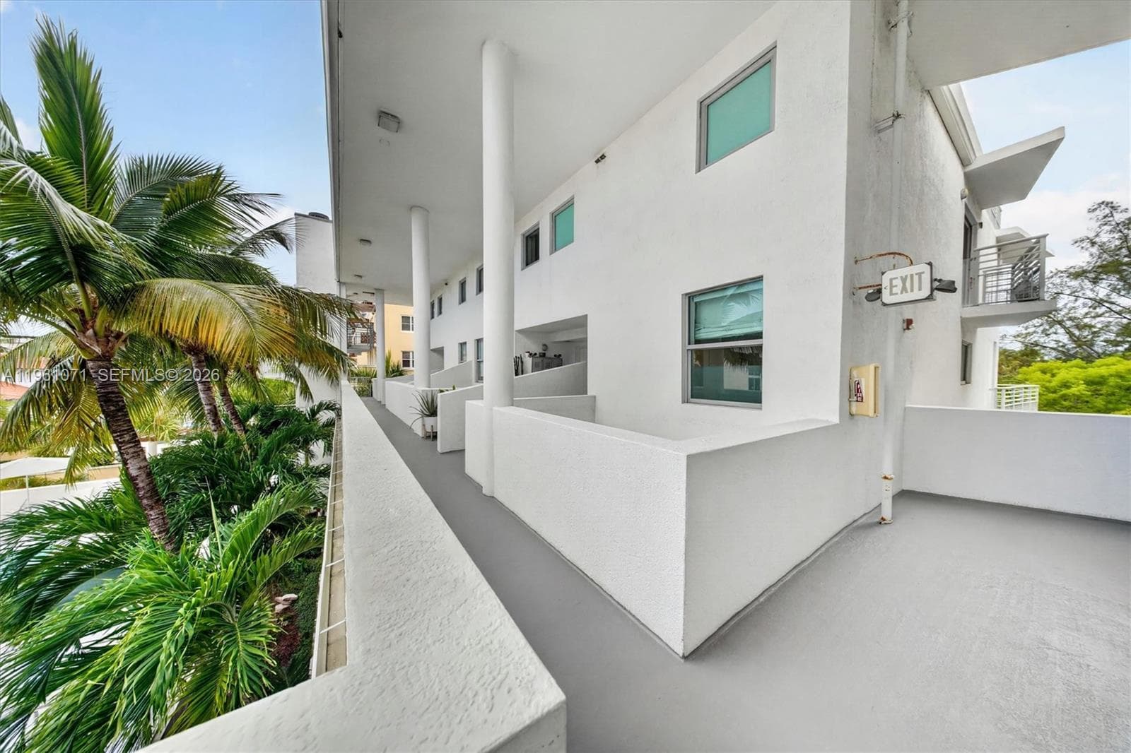 A11961071 — Miami Beach — 61