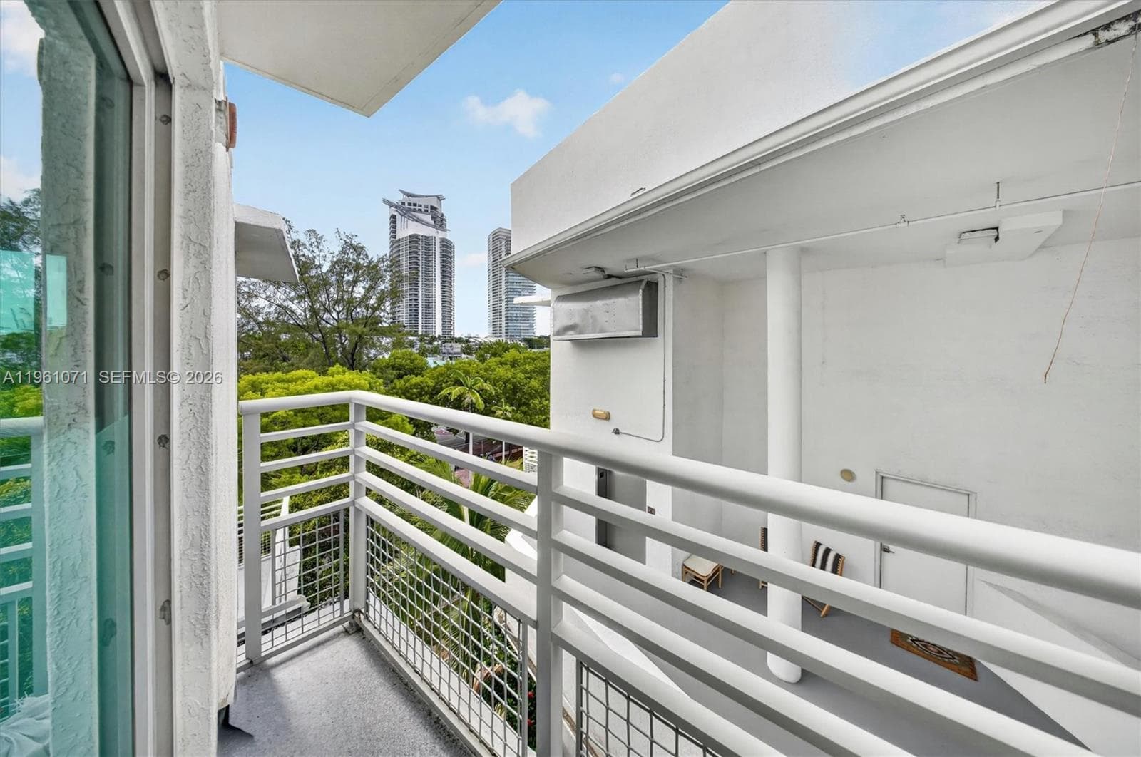 A11961071 — Miami Beach — 33