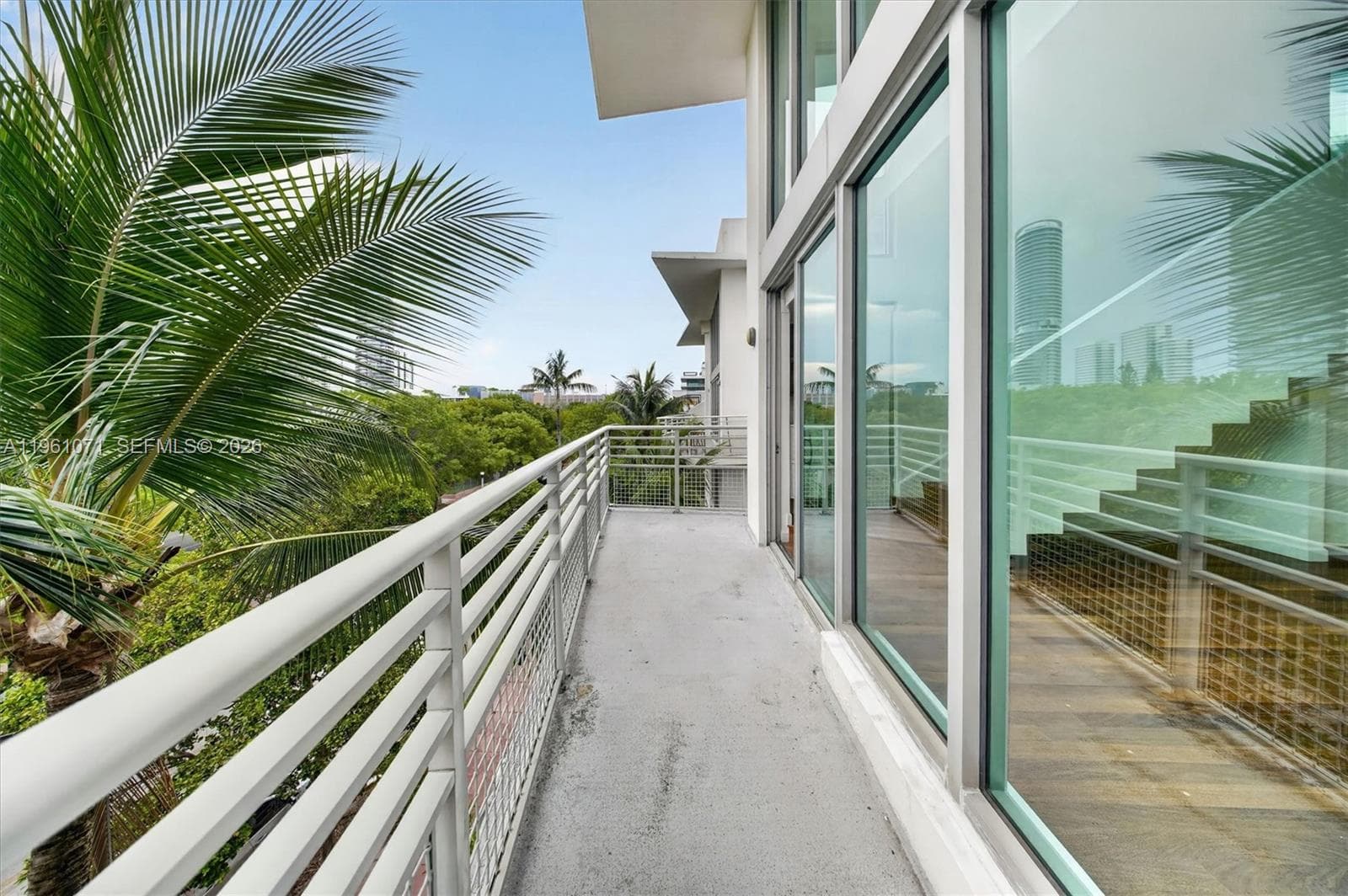 A11961071 — Miami Beach — 41