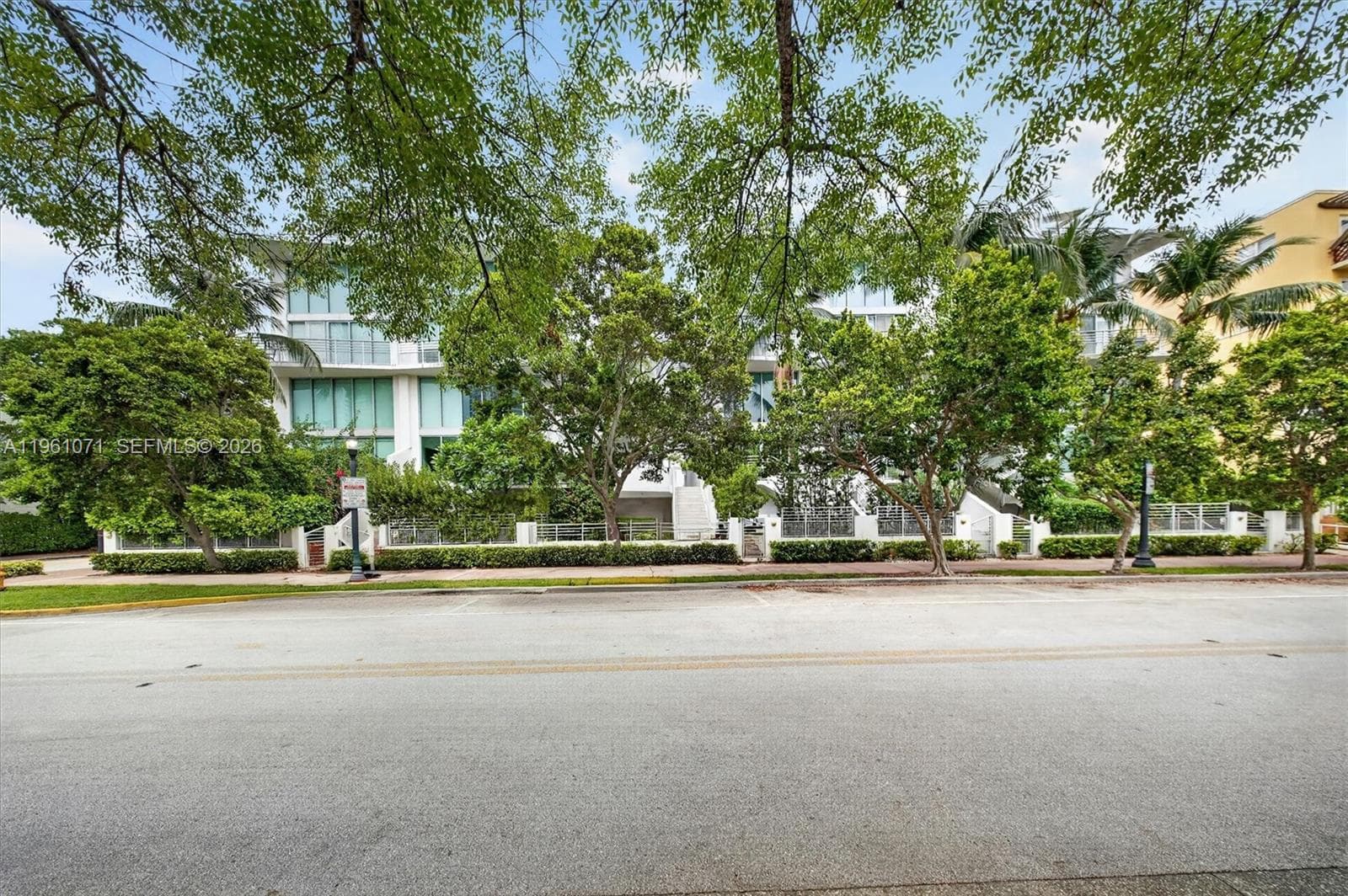 A11961071 — Miami Beach — 51