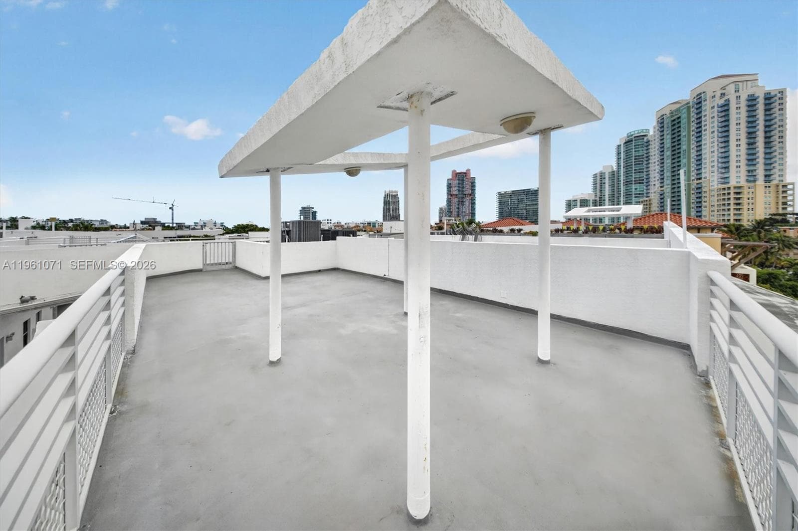 A11961071 — Miami Beach — 68