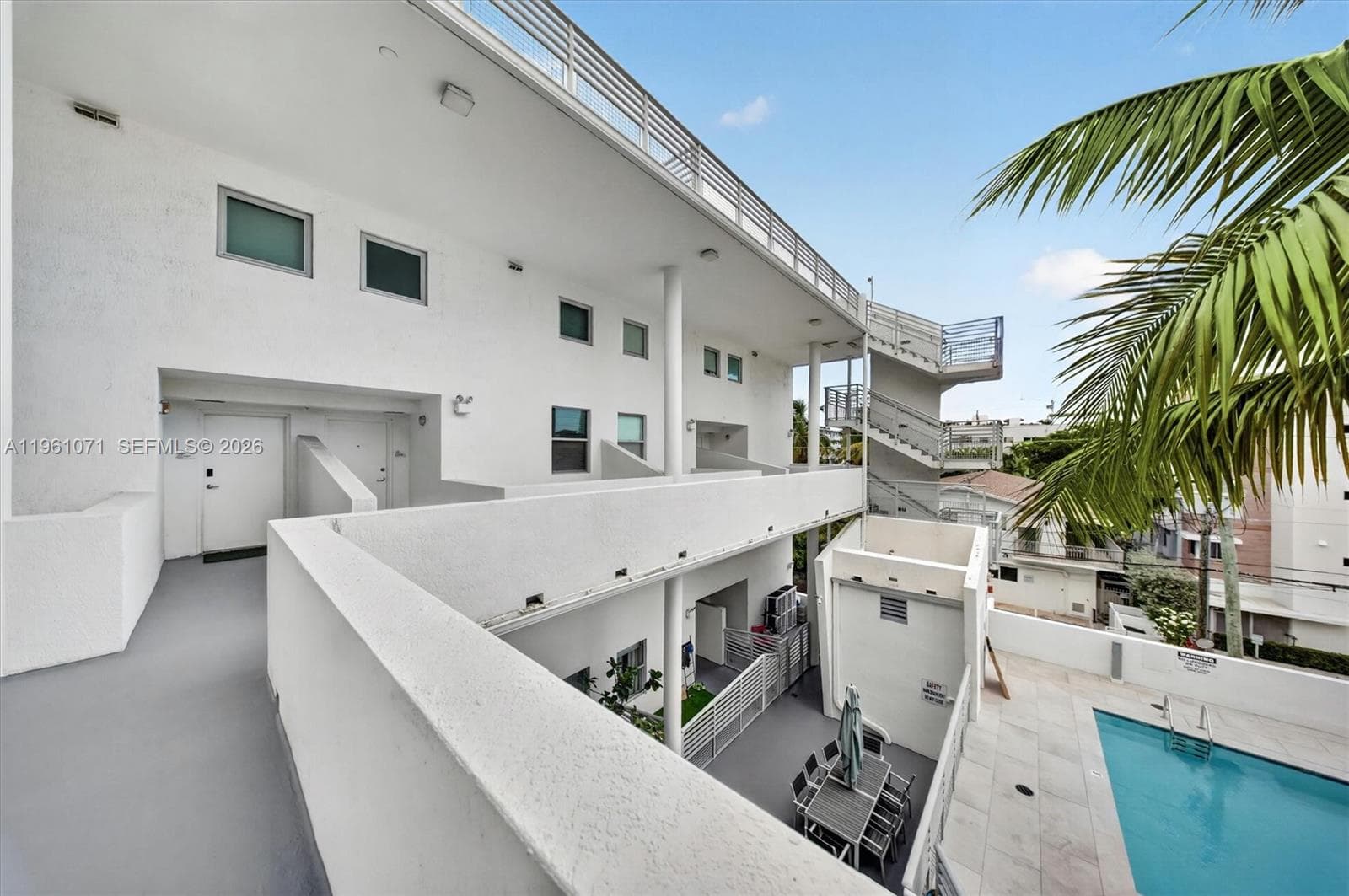 A11961071 — Miami Beach — 64