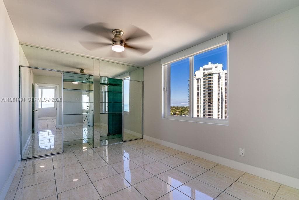 A11961091 — Miami Beach — 16