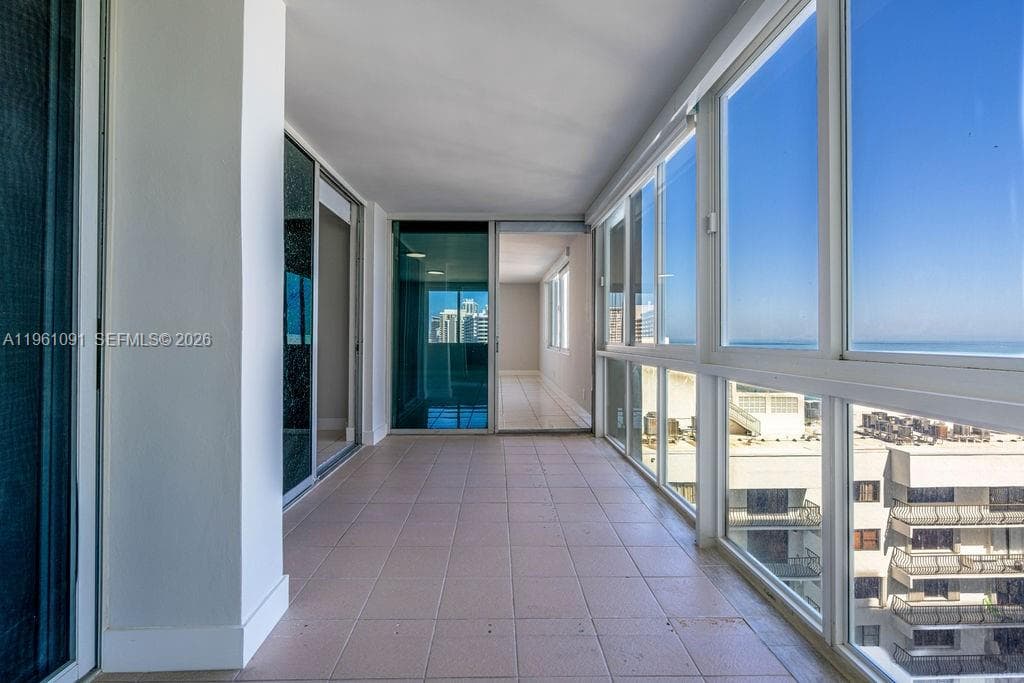 A11961091 — Miami Beach — 3