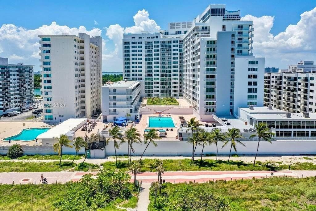 A11961091 — Miami Beach — 32